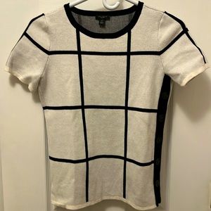 Side button black and white window pane short-sleeve sweater